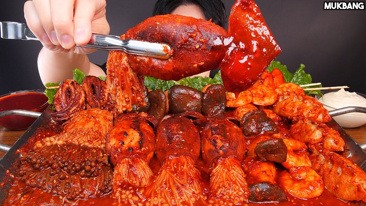 острые кальмары и грибы Spicy Seafood Boil Squid & Mushrooms Sausage EATING ASMR MUKBANG