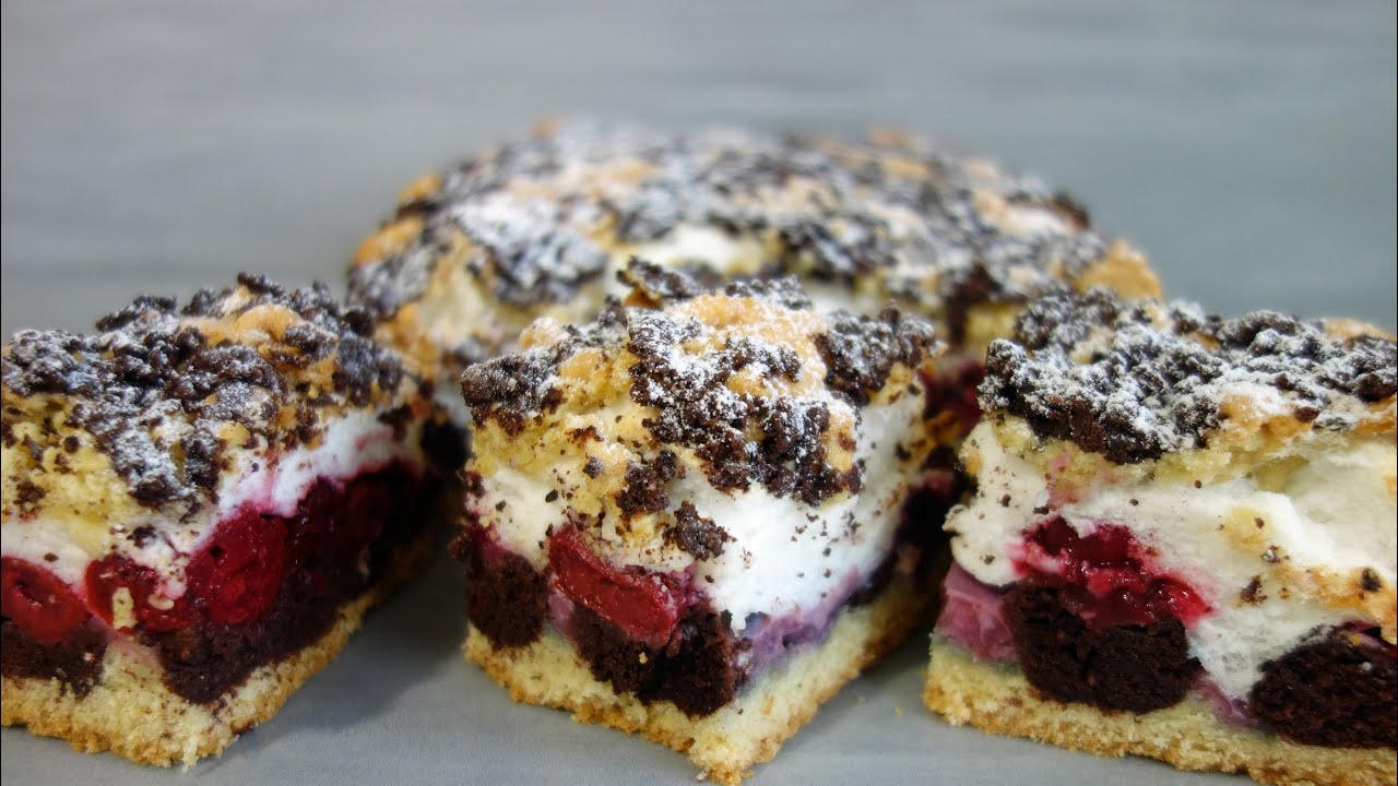 Kruche ciasto z wiśniami. Przepis jak zrobić pleśniak z wiśniami, który smakuje jak u babci