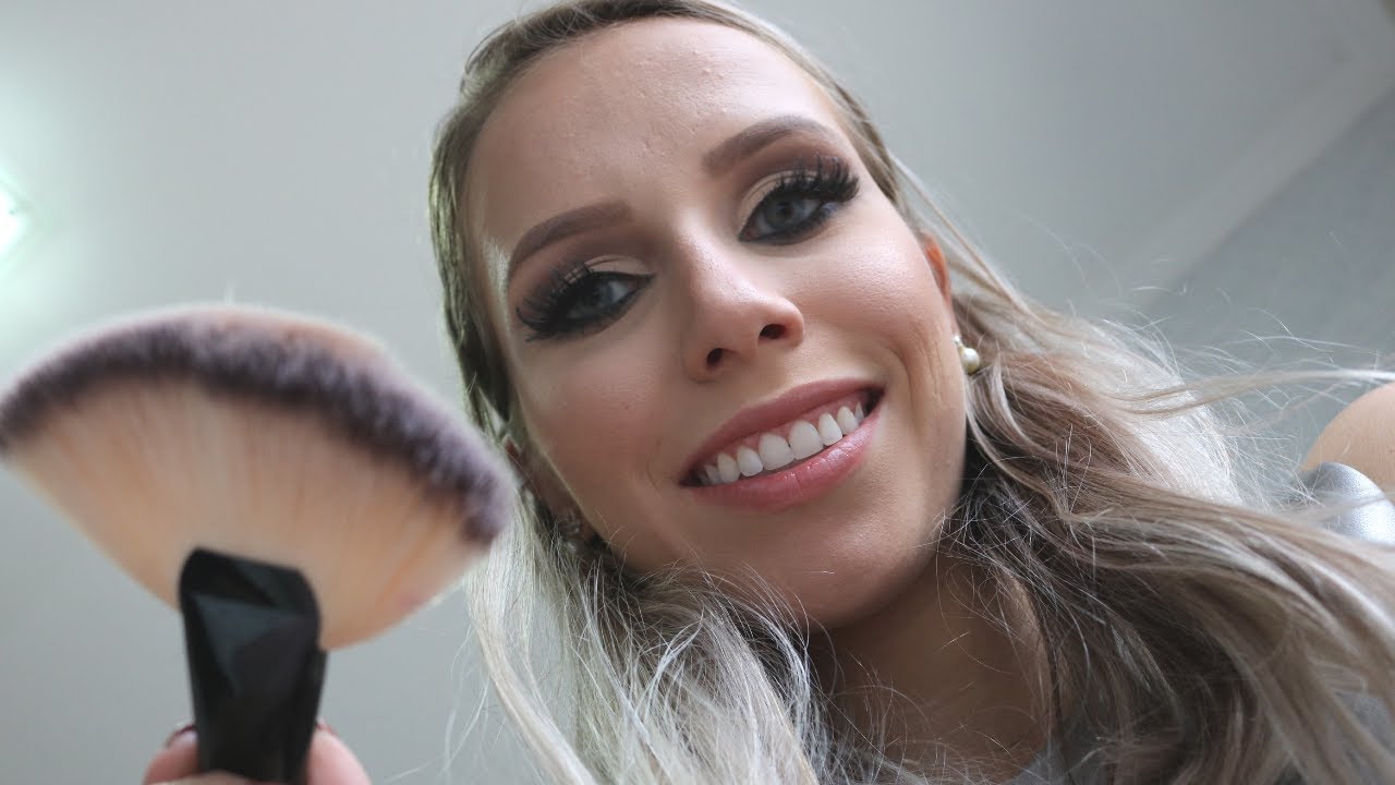 ASMR MAQUIANDO VOCE DEITADA - Bruna ASMR