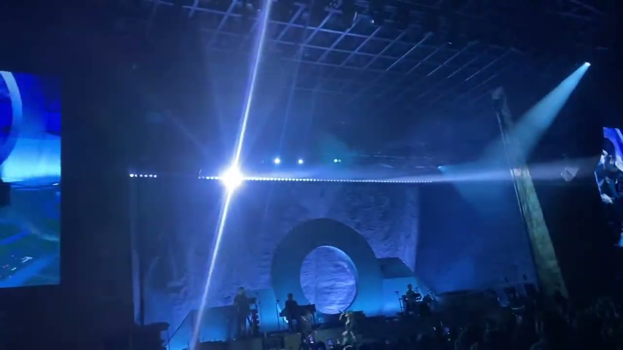 The Marías - Paranoia (Submarine Tour - Extended, Santa Barbara)