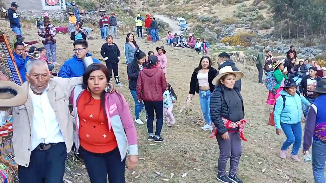 rodeo costumbrista de la familia canis Quinteros Ámbar-tambon