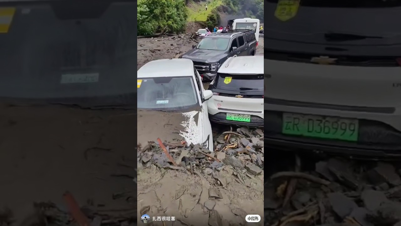 Nature&rsquo;s Fury: Massive Mudslide Traps Cars on Mountain Highway ll #shorts #shortsfeed