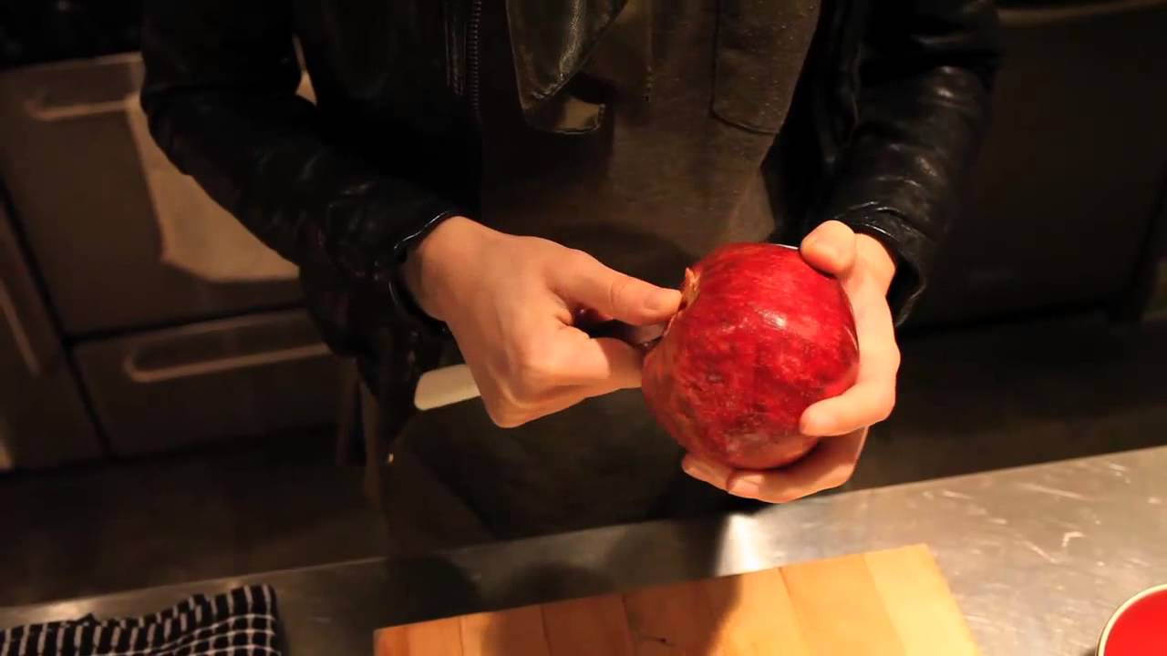 How to Eat a Pomegranate with Tahereh Mafi