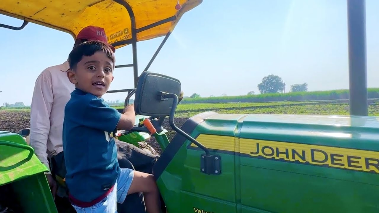 माऊलीला ट्रॅक्टर चालवायला भेटला 🫢