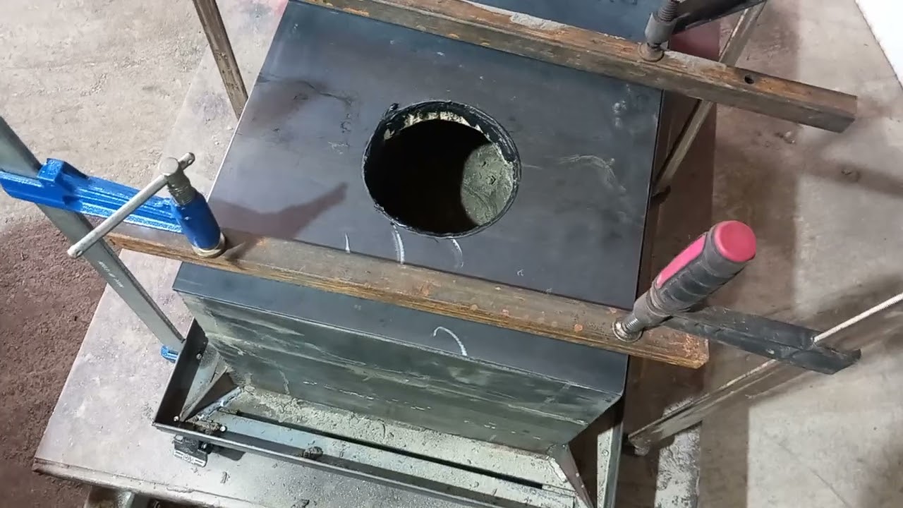 Etanșare placă de bază si pregătire pentru fixare tub ridicator.       Centrala cu arzător rachetă!!