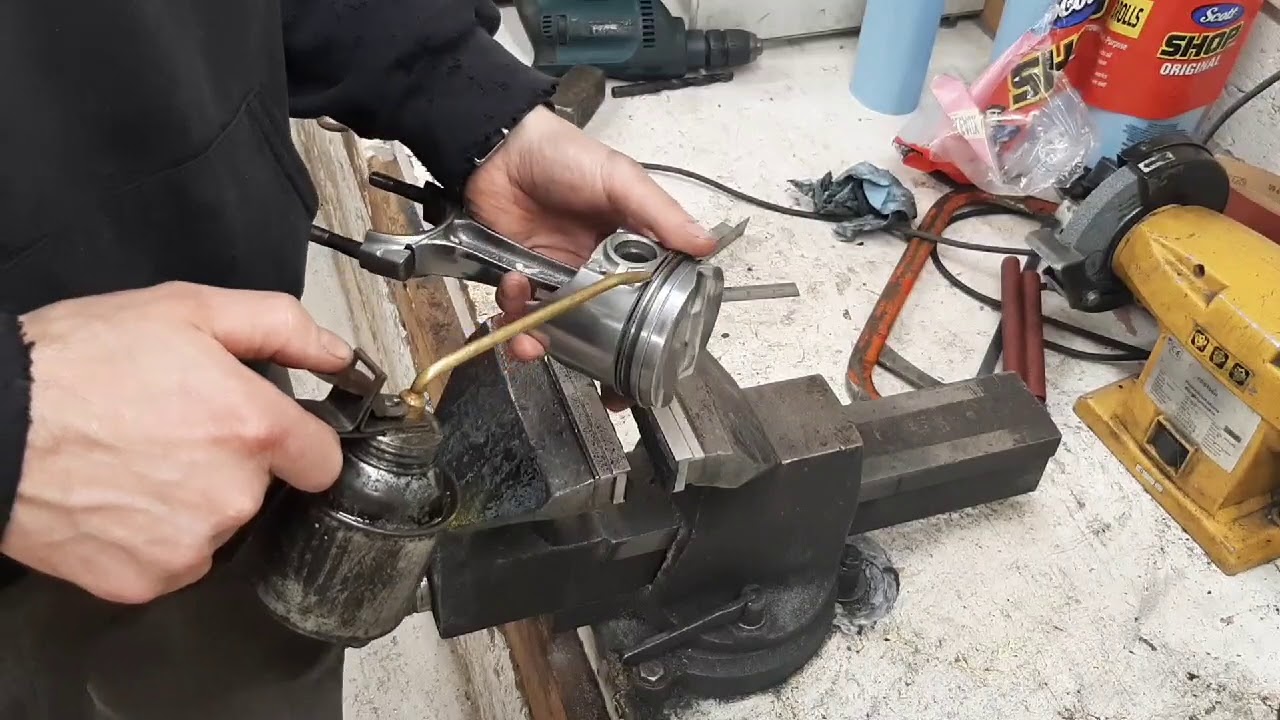 Ladan evo2 alakerran kasaus. Männät ja kanget paikalleen.