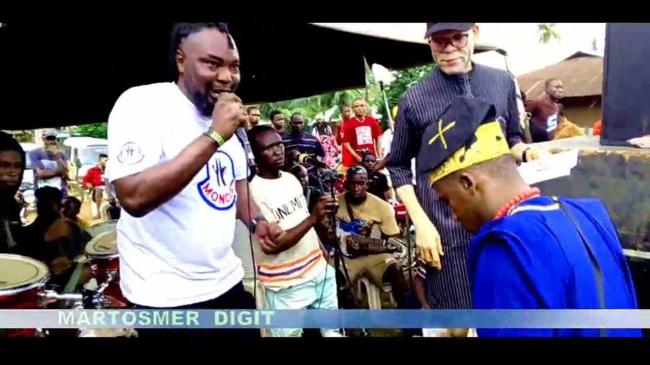 PRINCE OYAS LIVE ON STAGE - title - esan