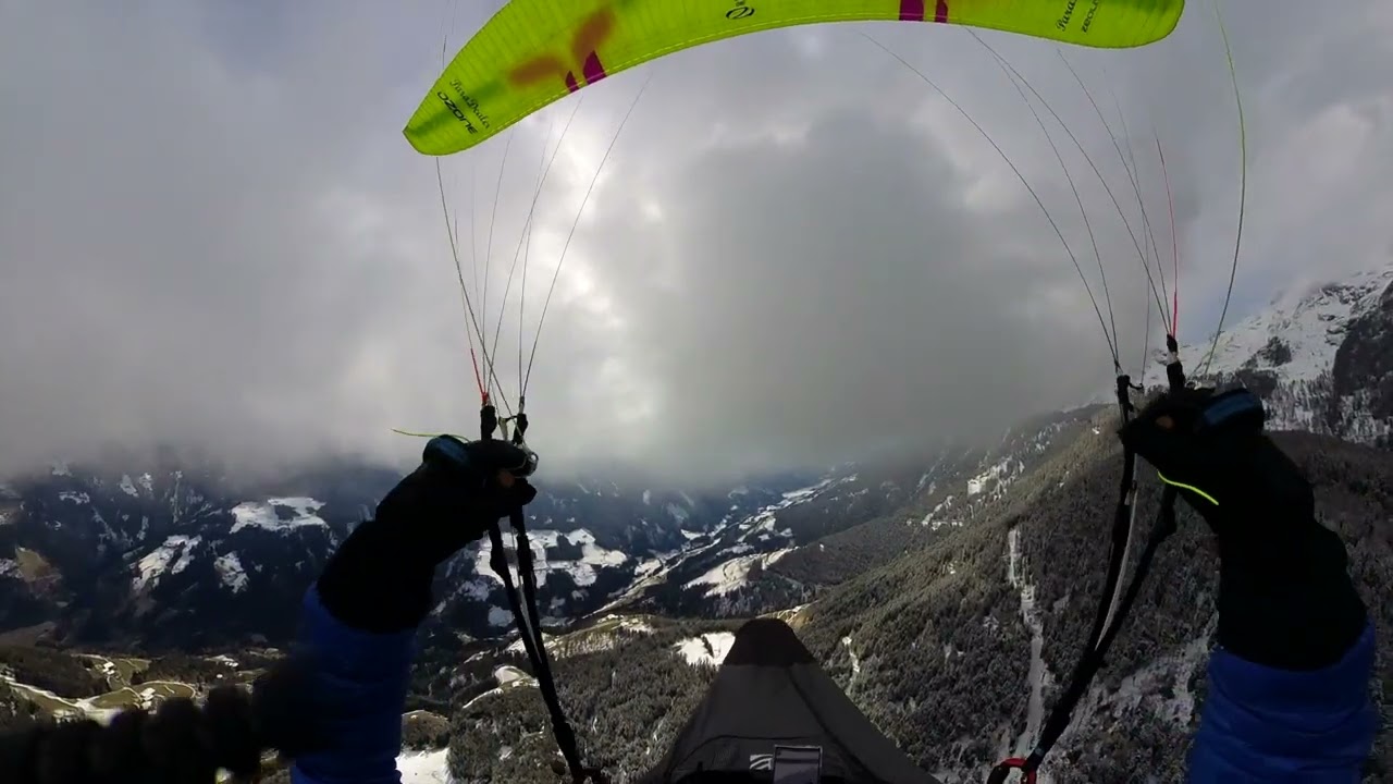 Frühlings-Paragleitflug vom Vigiljoch nach Ulten – Atemberaubende Alpenlandschaft!