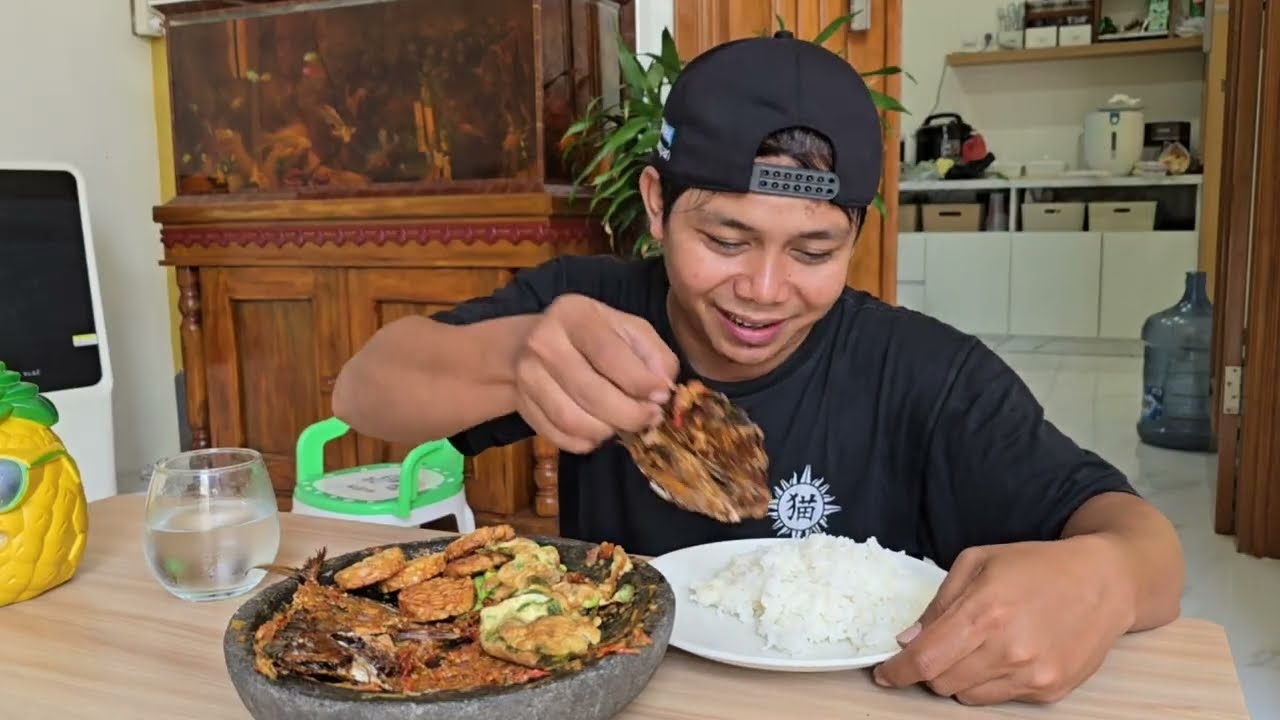 Dimasakin mamah Tina XL ⁉️ SAMBAL ikan asap pete dan lauk komplit 