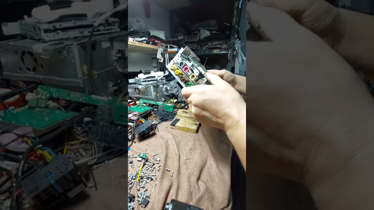 Mercedes-Benz W212 radio does not turn on, no sound...repair process