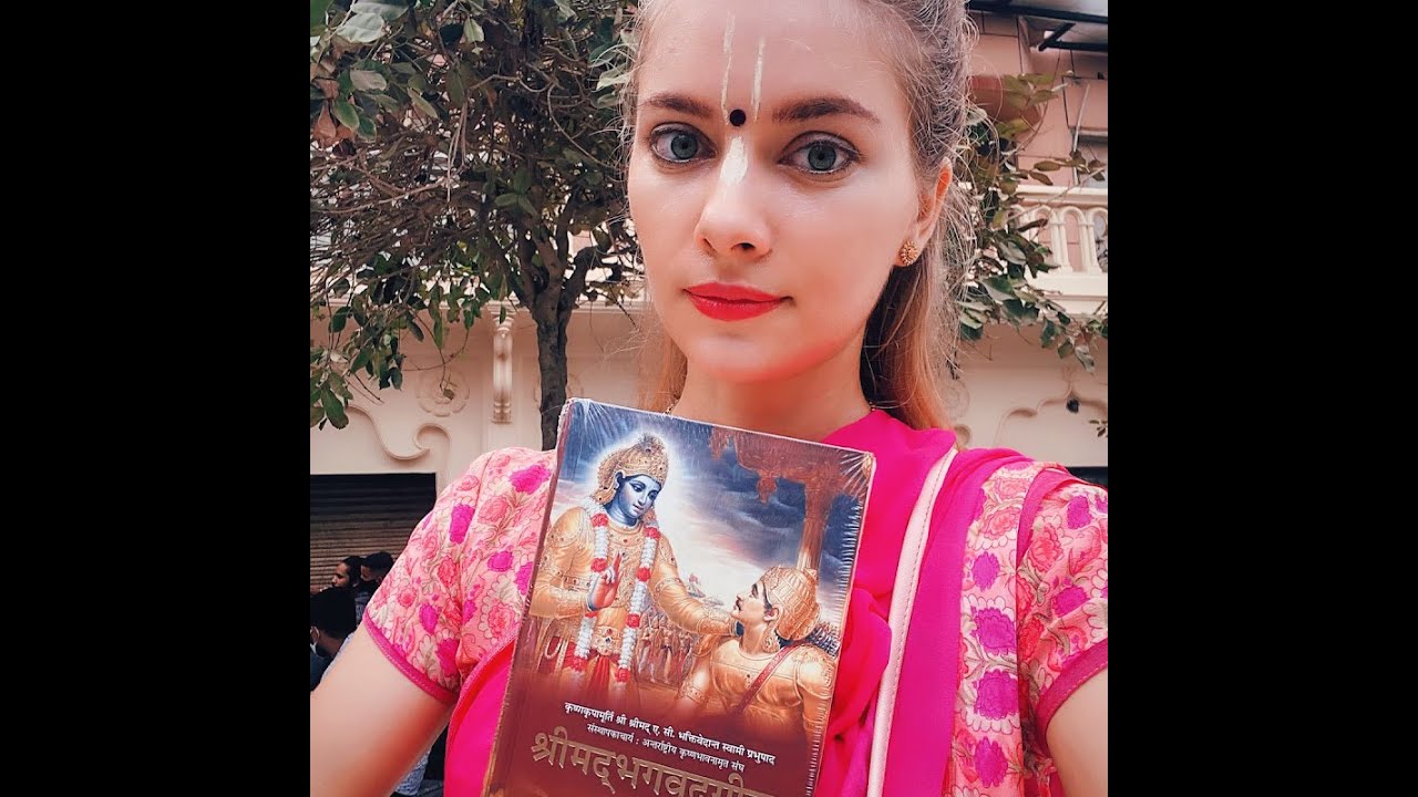 1024 free Bhagavat-gitas?!? Janmastami in Vrindavan
