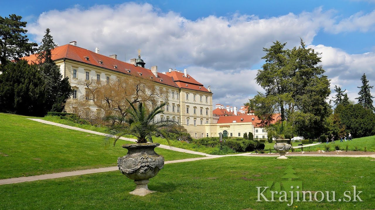 Zámok Valtice a cyklotrasa Lednice - Valtice