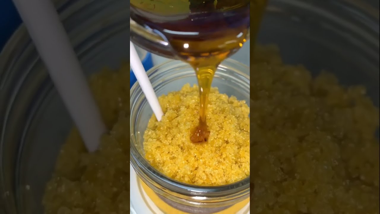 Adding Sauce To Sugar 🔥 #dabs #rosin #liverosin #710 #420 #420daily #shorts #diamonds #toke