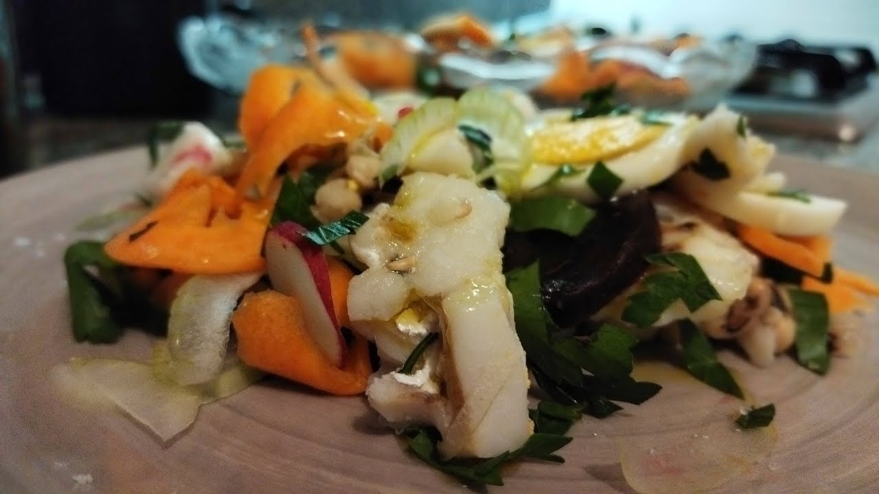 Salada de bacalhau desfiado com feijão fradinho de verão