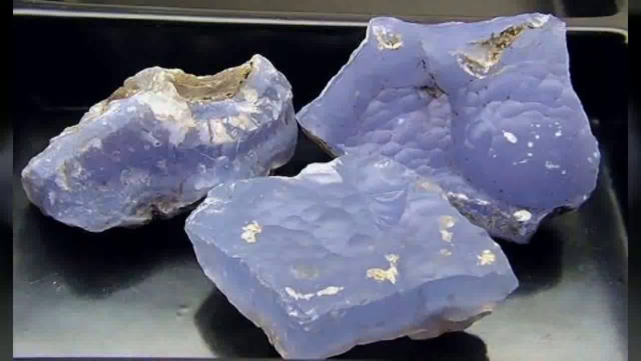 حجر المجوهرات الجميل الكالسيديون ( Chalcedony ) نصف الكريم ، أسعاره ،أشكاله وألوانه وقساوته وكثافته