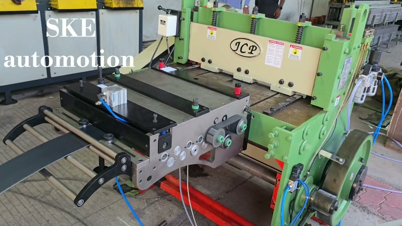 Servo straightener feeder
