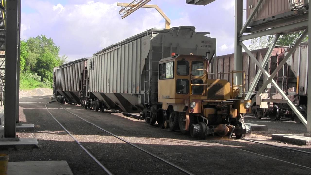 Train Loading at Mansfield Grain Terminal - Centerra Co-op