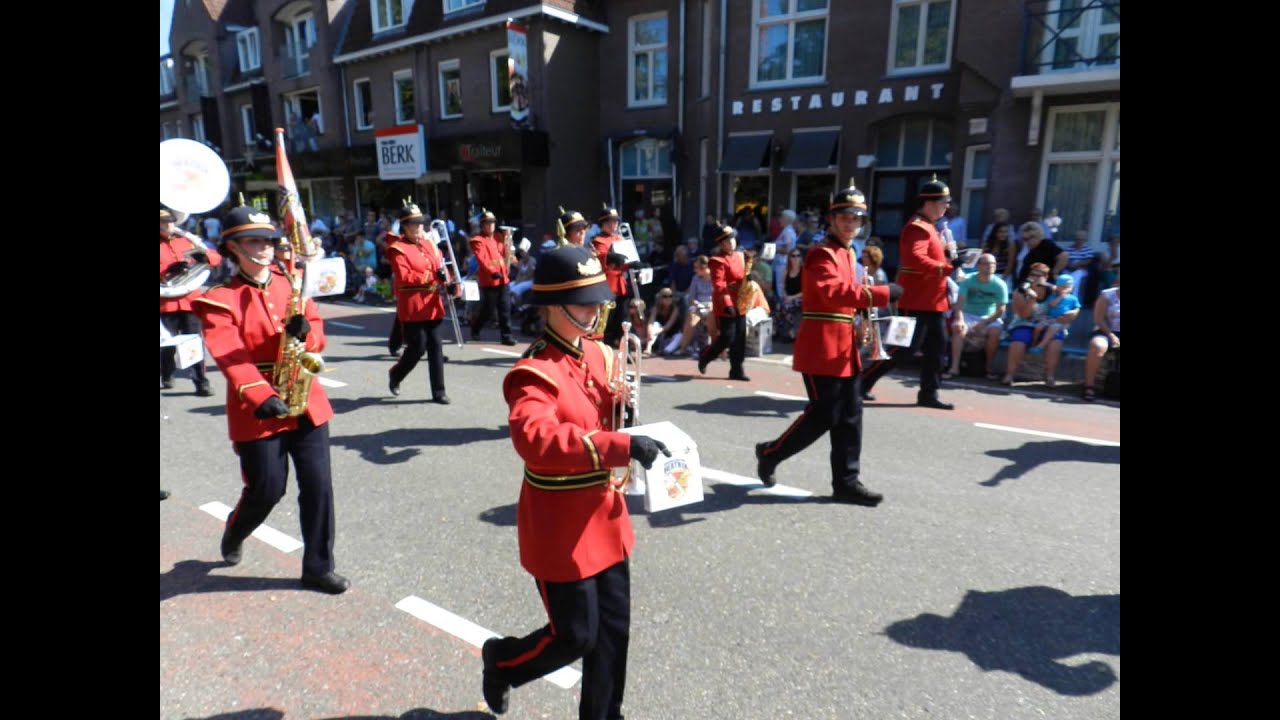 Bloemencorso valkenswaard 2012 Drumfanfare Beatrix