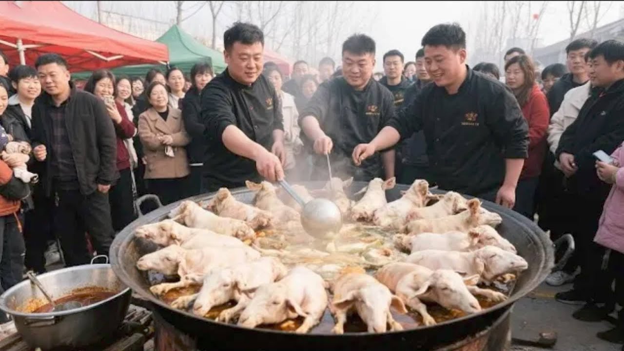 河南大哥带四兄弟创业，超大地锅40只羊一锅煮，不出摊顾客全到家里等【好食勇哥】