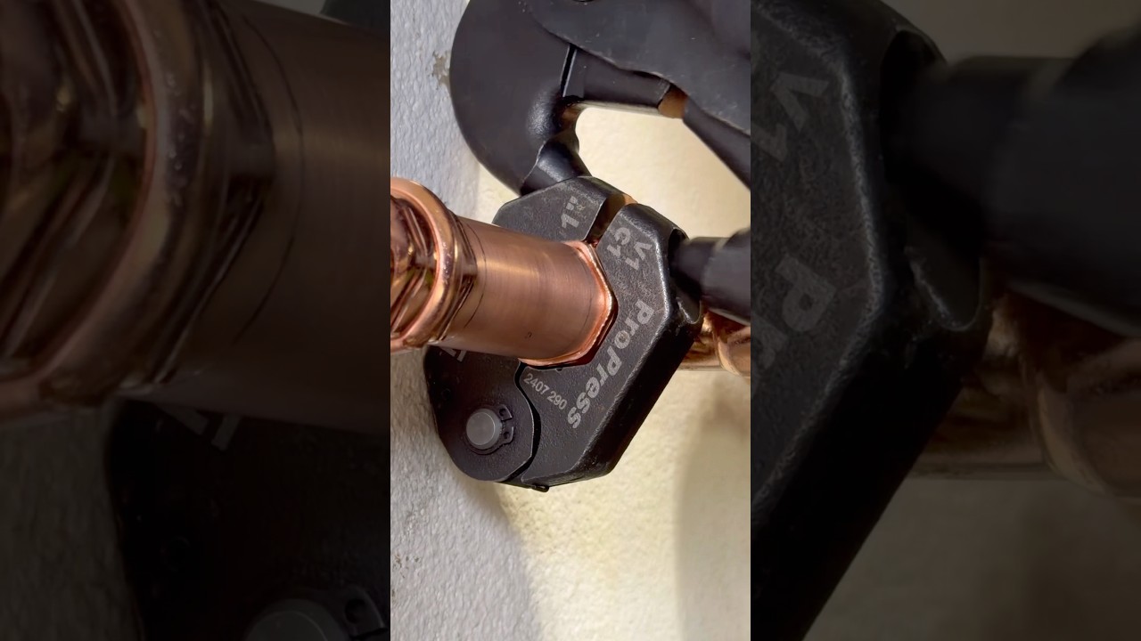LUTOWAĆ CZY WCISKAĆ? #porady #sztuczki #asmr #zr&oacute;b to sam #hydraulika #hydraulik #satysfakcjonujący #dźwięk #prasowanie #instalacja