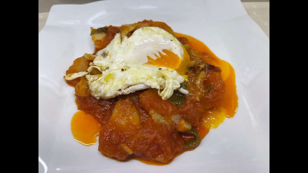 PATATAS A LO POBRE CON TOMATE FRITO
