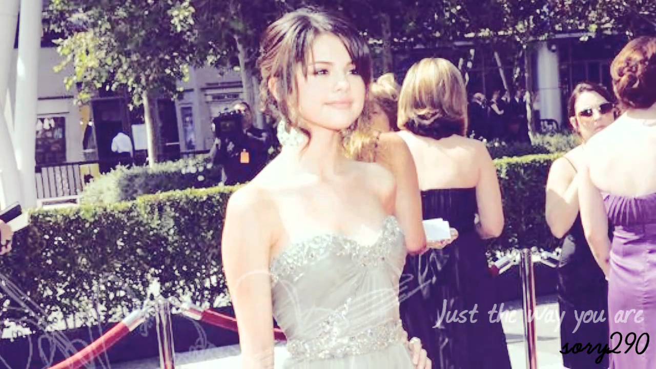 SelenaGomez//Just The way you are  ♥