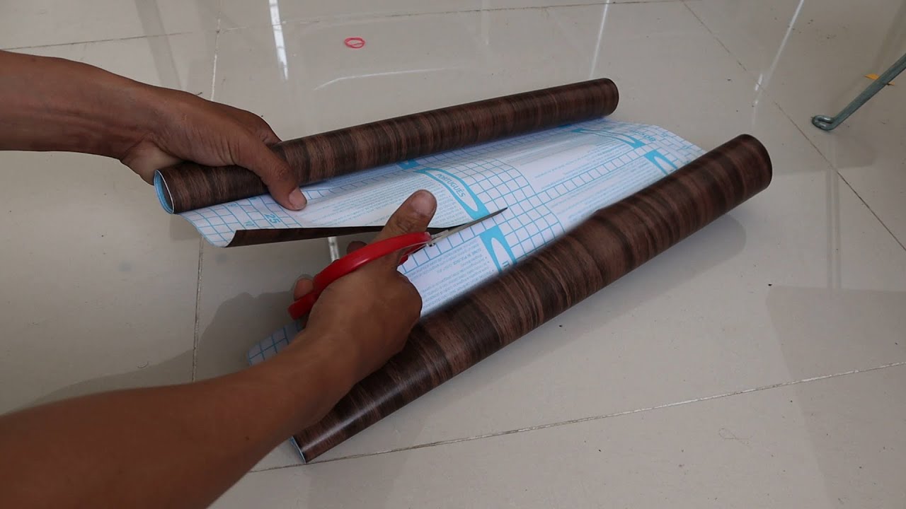How to easily apply sticker using soapy water