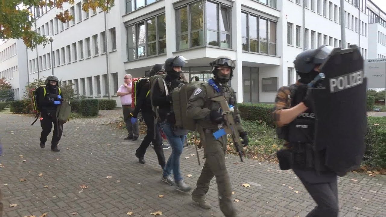 Amokübung - 3 Täter - viele Verletzte in Alexander-von-Humboldt-Gymnasium Bornheim 15.10.19. + O-Ton