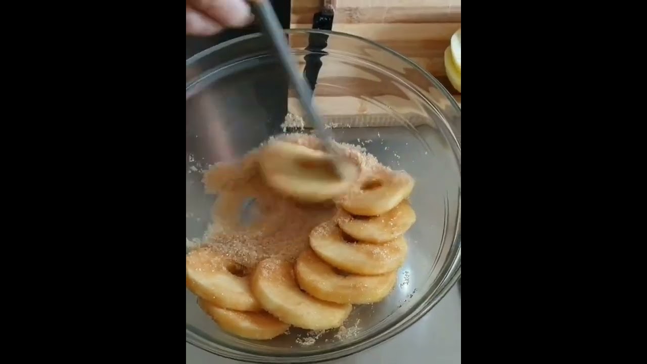 Folhado  de ma&ccedil;&atilde;🍏 c/canela modelagem f&aacute;cil  #receitas #massafolhada #croissant