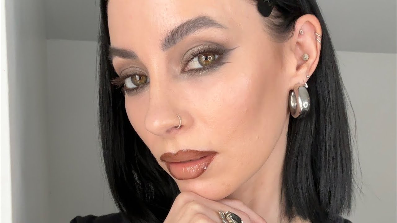 Full face tutorial Dewy Skin + Taupe Smokey Eyes