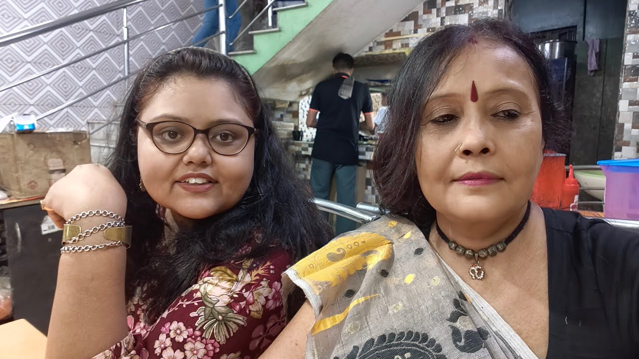 আজ ভালোবেসে মাকে দিল?