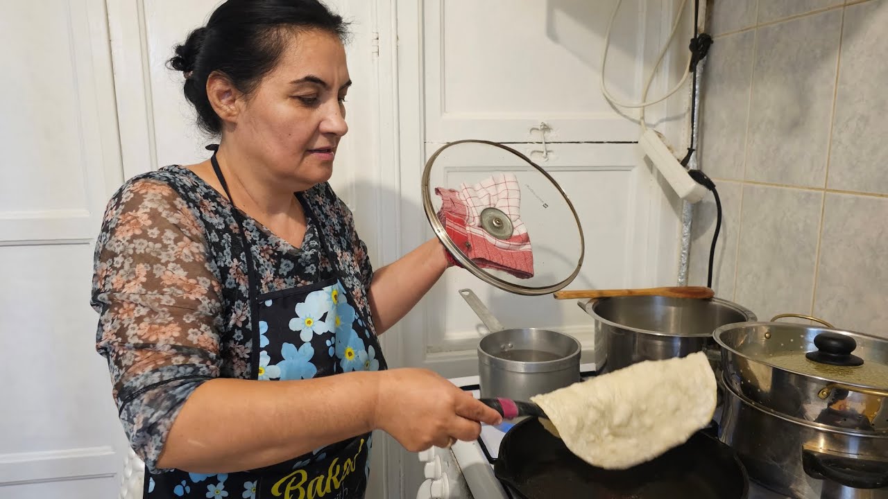 Am făcut lipi turcești și spaghete cu carne tocata și sos de roșii.