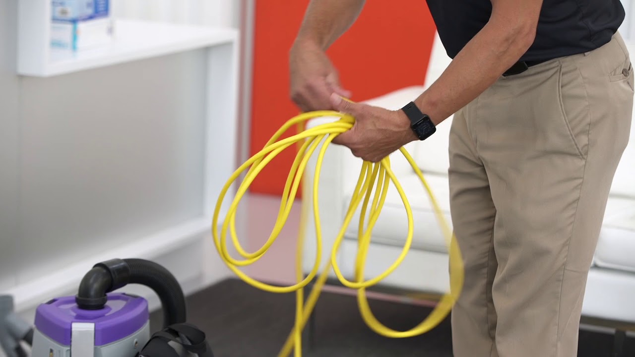 Workplace Safety Training - Proper Use of a Backpack Vacuum – Spanish