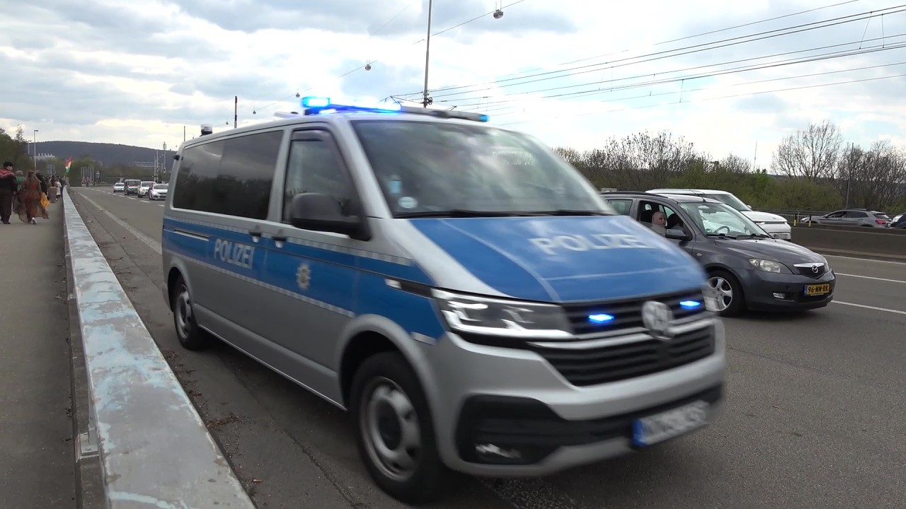 Einsatzfahrten Polizei NRW auf A562 bei Kundgebung 