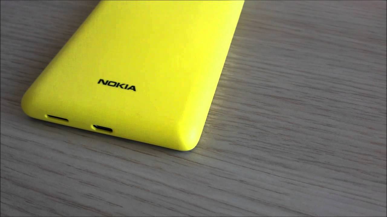 Yellow Nokia Lumia 820 - A Close up look at the hardware