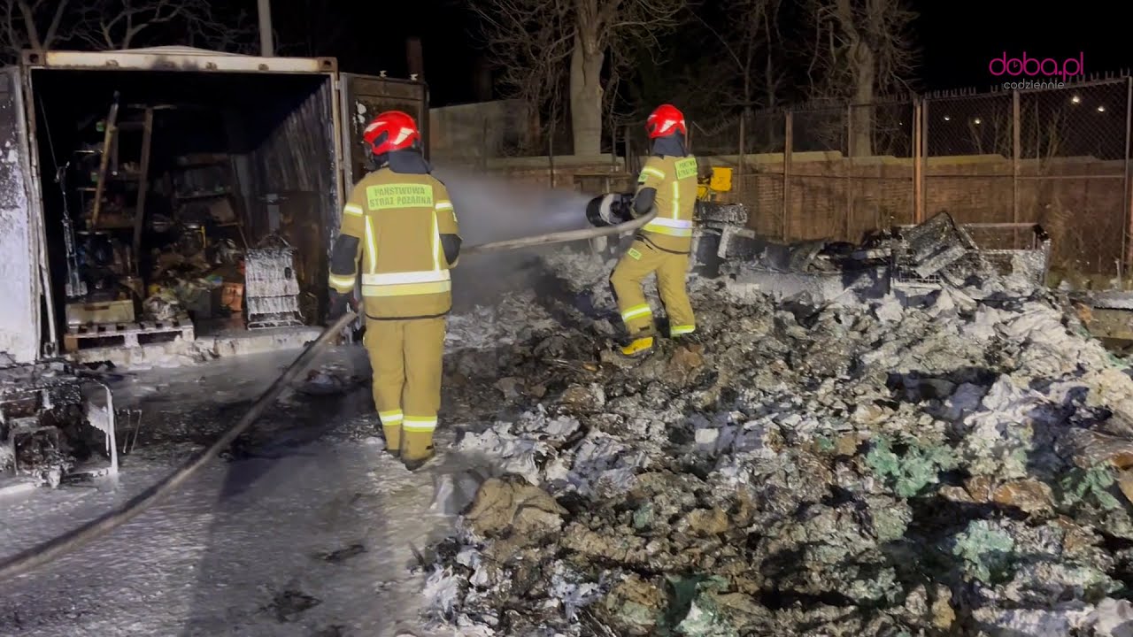 Pożar odpadów poprodukcyjnych w Bielawie