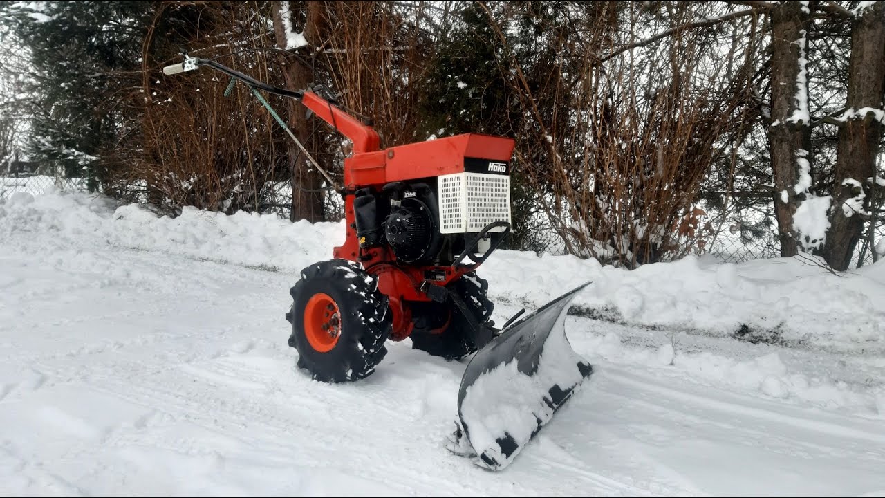Ciągnik jednoosiowy Hako Hakorette 5007 z pługiem - odśnieżanie