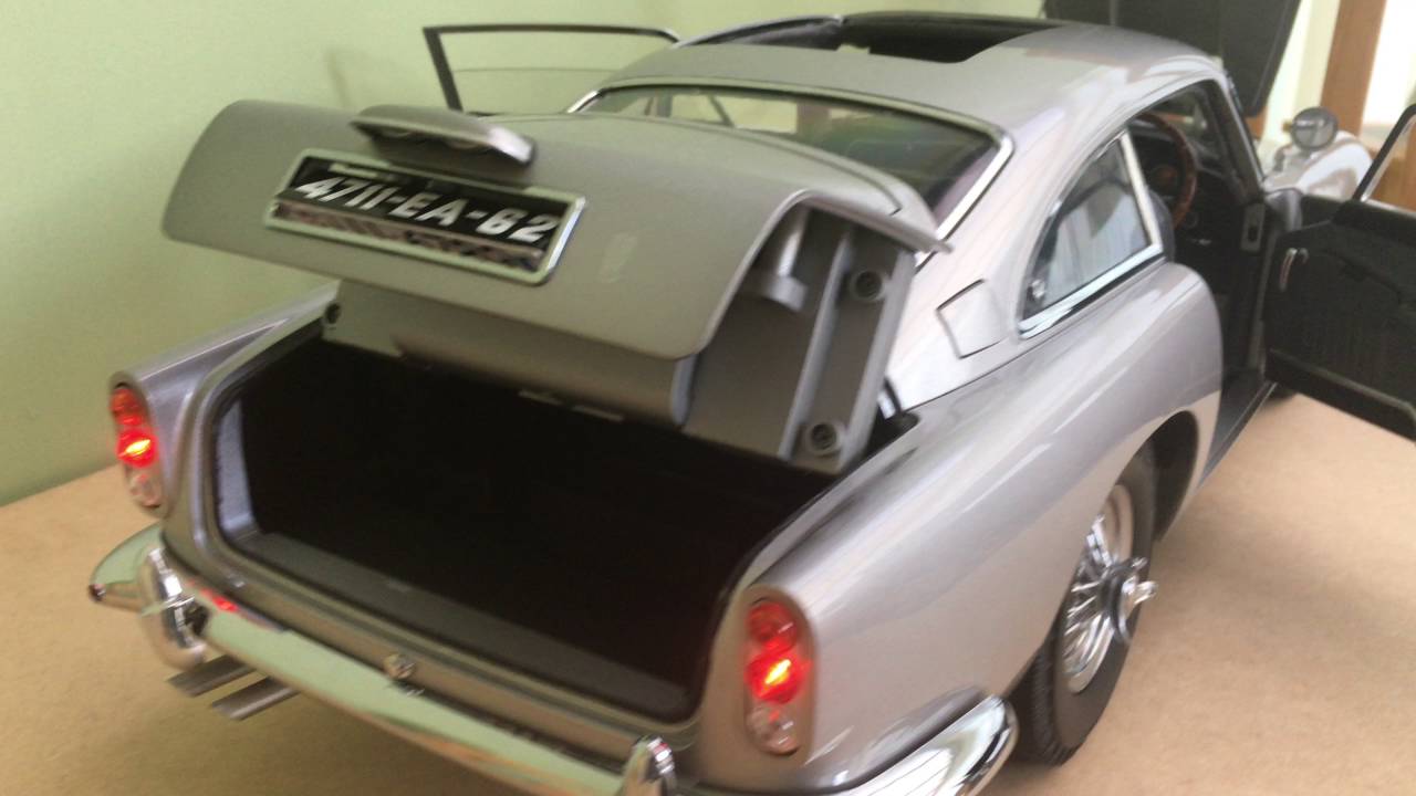 Eaglemoss Aston Martin DB5 custom built 1/8 scale
