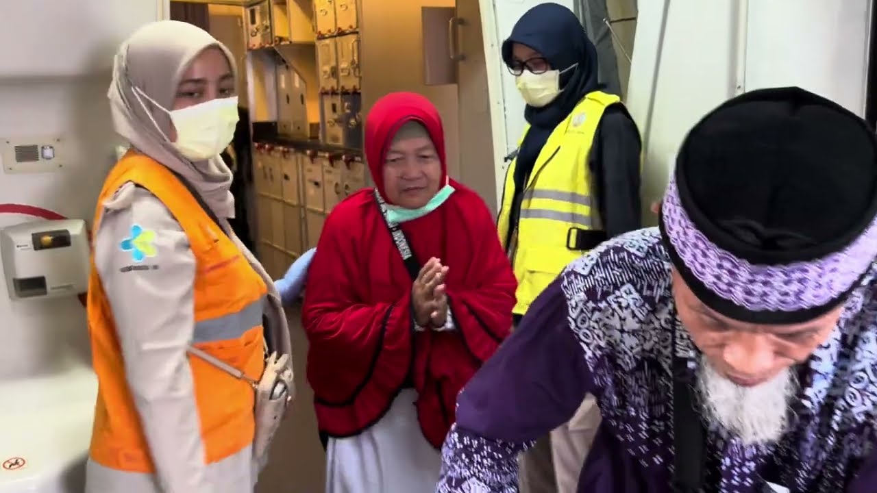 Pemulangan Jamaah Haji Kloter BTH-022 (DHA JAMBI) - DEBARKASI HAJI BATAM 1446 H/2024 M