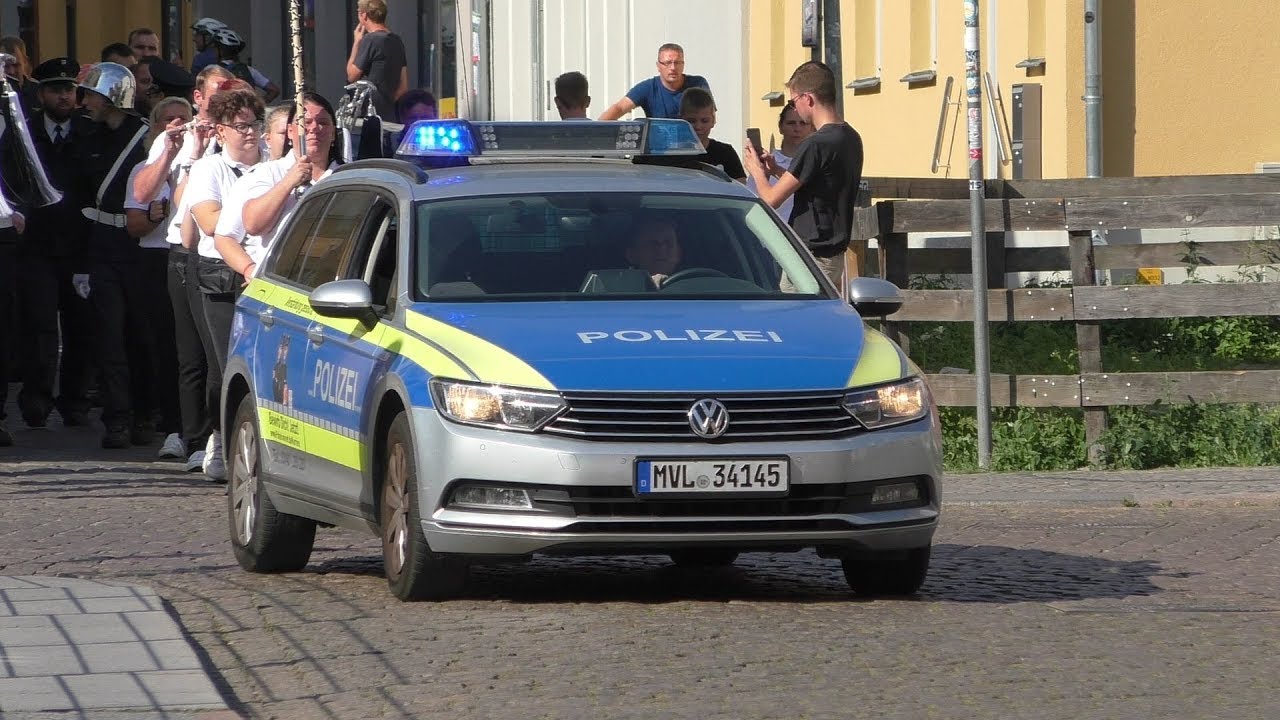 [60 Jahre FF Stralsund] Festumzug durch Stralsund - Feuerwehren aus Vorpommern Rügen