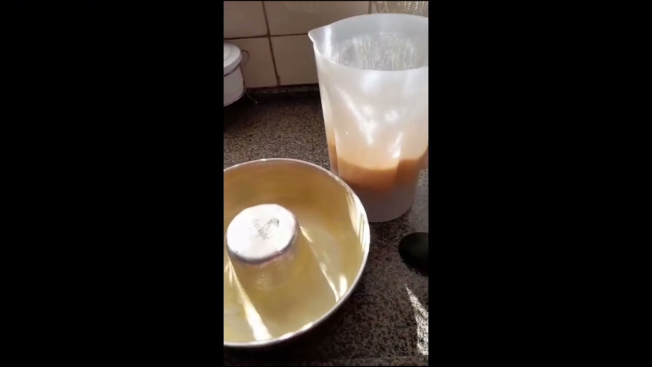 Bolo de flocao  de milho quentinho pro café. Vem viver mais um dia com a Neu. ☕🌽