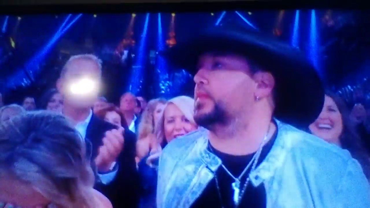 Jason Aldean wins Entertainer of the Year! 4-15-18