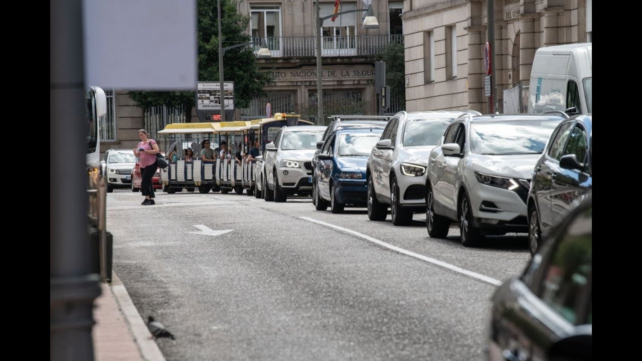 El centro de Ourense se vuelve un caos por a causa de los cortes