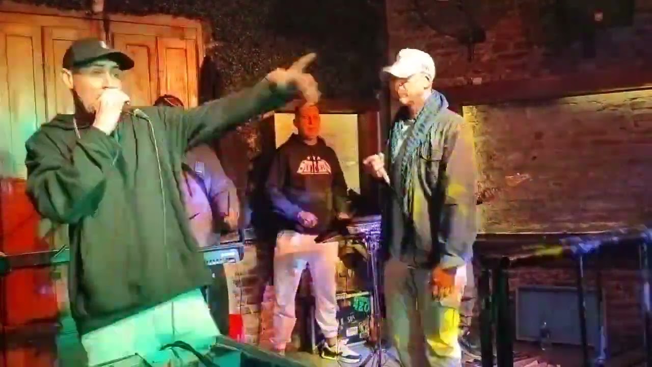 Cumbieton ~BAILANDO SOLA~ vivo en #friendship