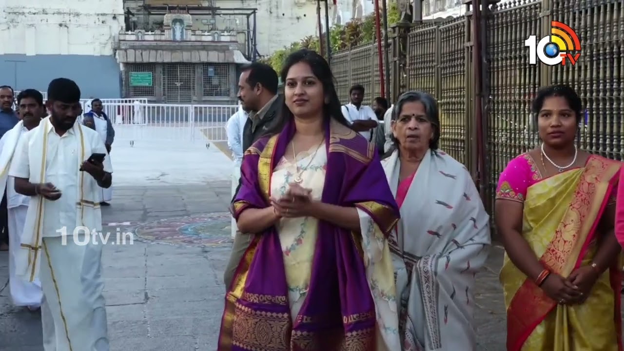 Tollywood Celebrities visited Tirumala | తిరుమల శ్రీవారిని దర్శించుకున్న సెలబ్రిటీలు | 10TV