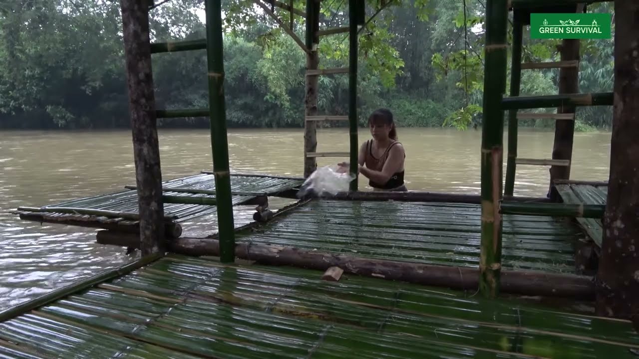Solo Survival on a River: Building a Bamboo Shelter From Scratch