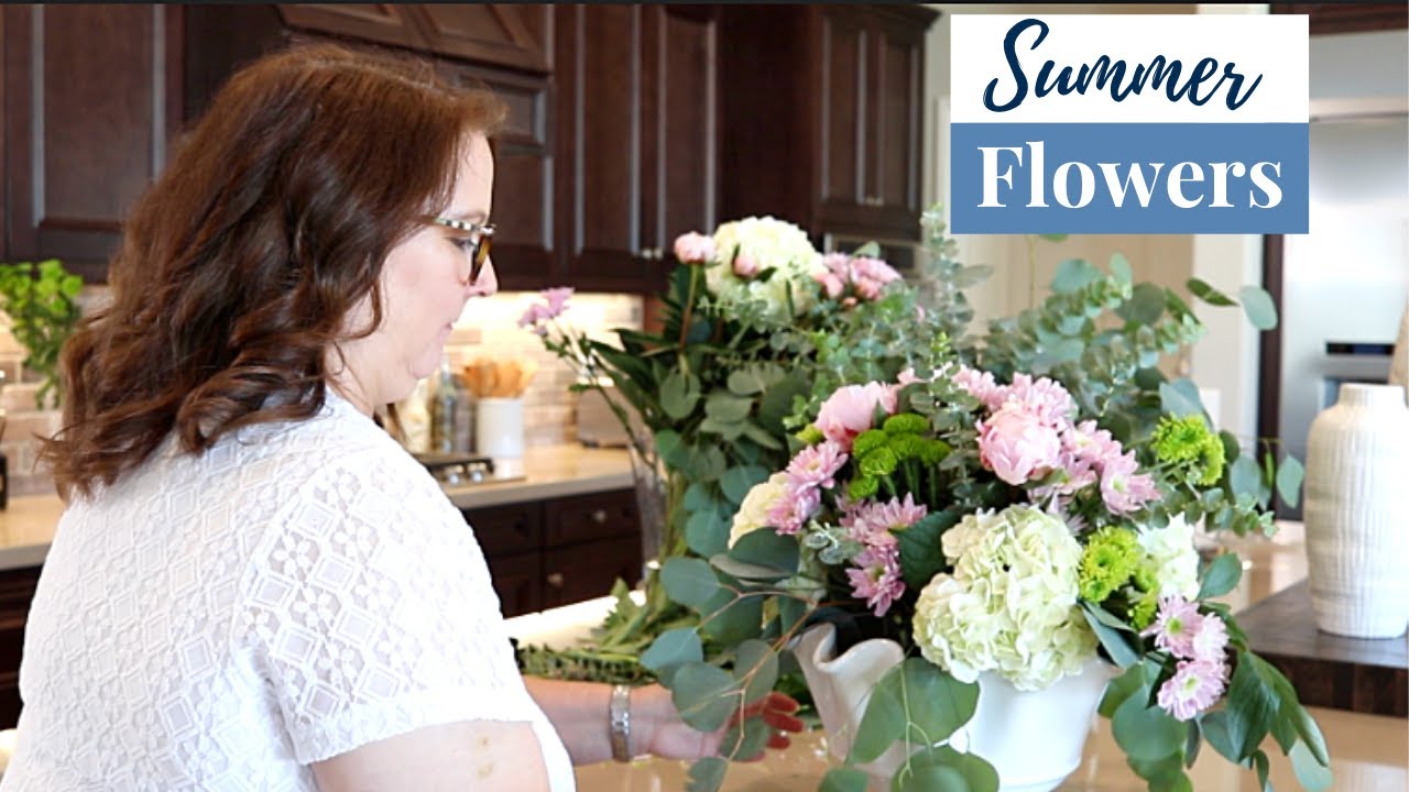🌸SIMPLE FLOWER ARRANGING with TRADER JOE'S Flowers 🌸| SUMMER FLOWERS 2020
