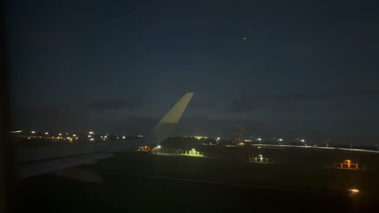 Stunning nighttime landing in Manila on Philippine Airlines flight PR8717 (chartered flight)