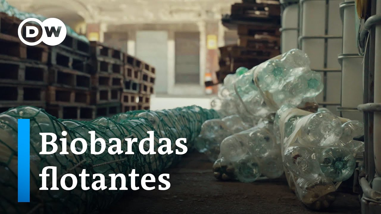 Barreras de botellas plásticas contra la basura en los arroyos de Montevideo