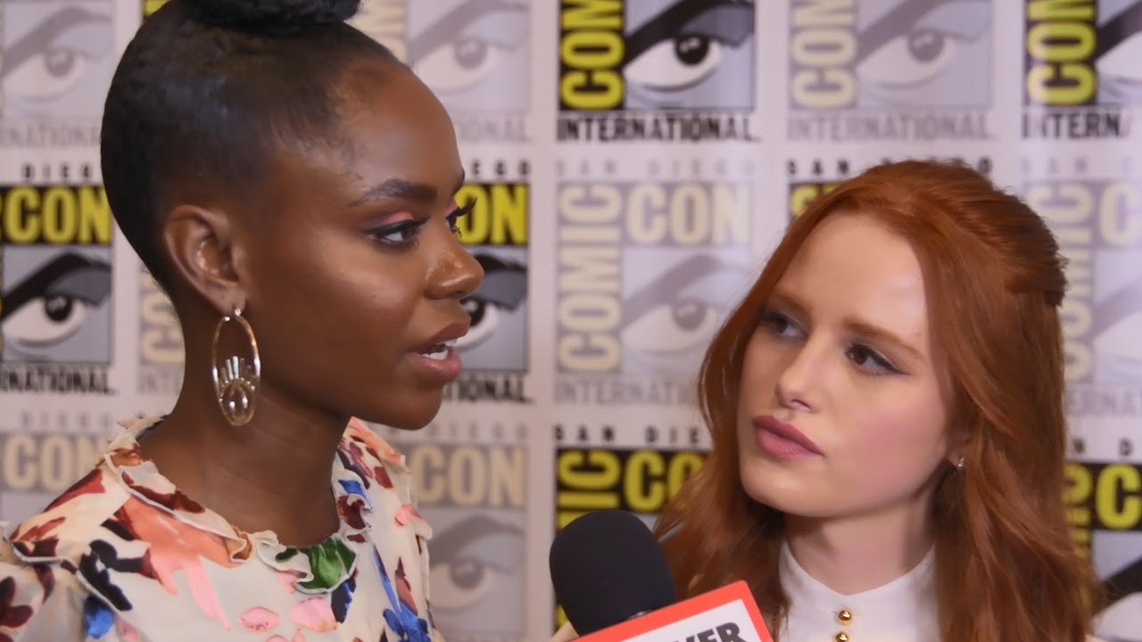 Madelaine Petsch & Ashleigh Murray Talk Josie & Cheryl's Relationship on Riverdale Comic Con 2017